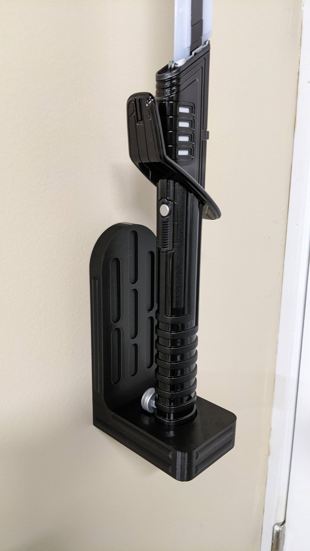 DarkSaber Wallmount